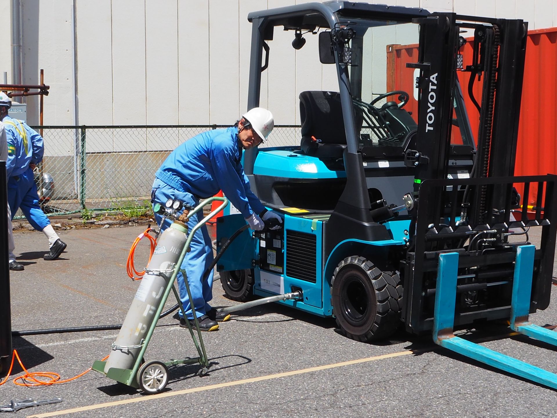 Fuel cell forklift
